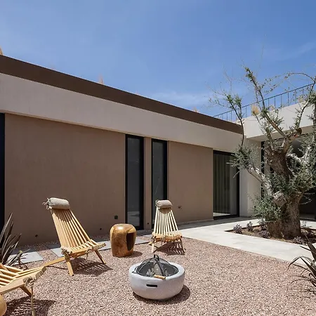 Vila Ormus - Beachfront Sanctuary Blending With Earth, Sun & Sea By Etouri *
