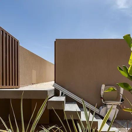 Vila Ormus - Beachfront Sanctuary Blending With Earth, Sun & Sea By Etouri