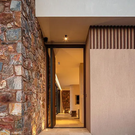 Ormus - Beachfront Sanctuary Blending With Earth, Sun & Sea By Etouri Villa *