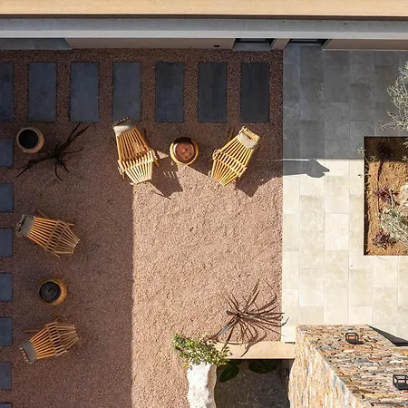 Ormus - Beachfront Sanctuary Blending With Earth, Sun & Sea By Etouri Villa *