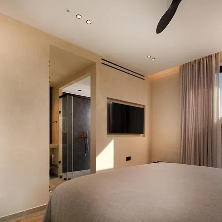 Ormus - Beachfront Sanctuary Blending With Earth, Sun & Sea By Etouri Villa *